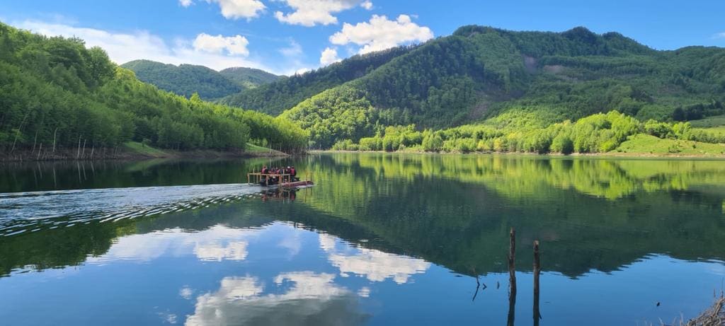 Raft ride on Lake Siriu